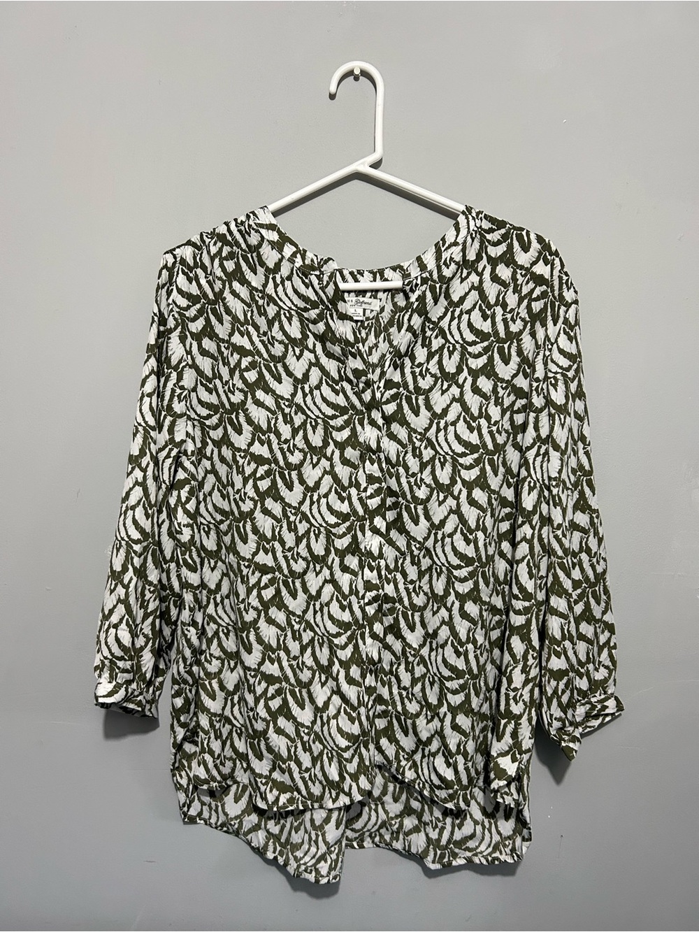 Elegant olive blouse - Picture 2 of 3